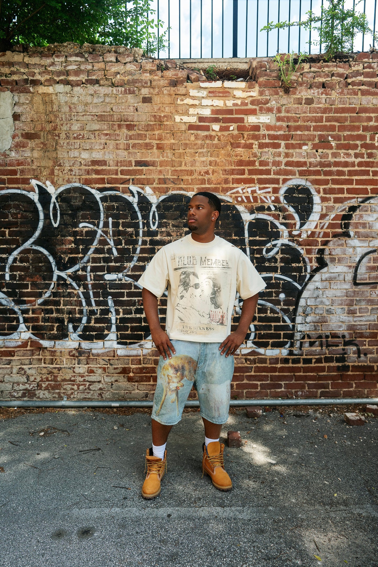 Vintage “Kissin in the Klub” Graphic T